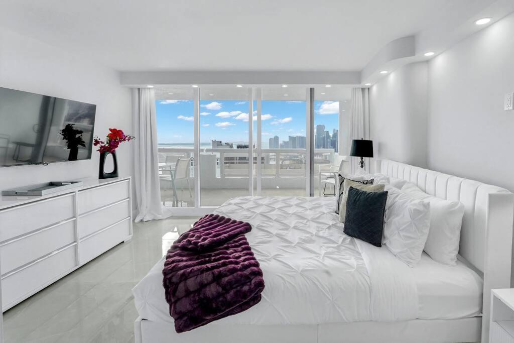 Shades Of Miami Sky Penthouse! Newly Renovated Apartment Exterior photo