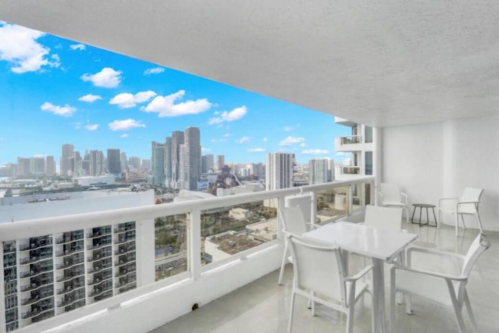 Shades Of Miami Sky Penthouse! Newly Renovated Apartment Exterior photo